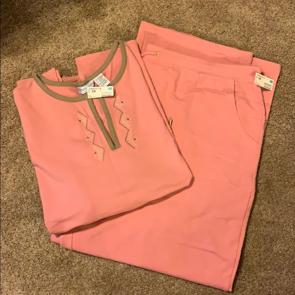 Brand New Jaclyn Smith top and pants suit